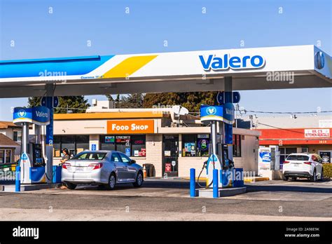 Valero Gas Station Hi Res Stock Photography And Images Alamy