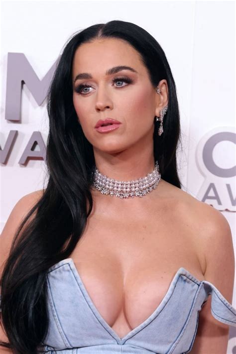 Katy Perry Huge Tits In Huge Cleavage In Nashville 21 Photos The