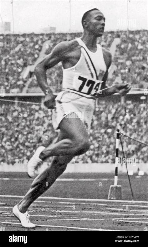 Jesse Owens 100 M 1936 Hi Res Stock Photography And Images Alamy