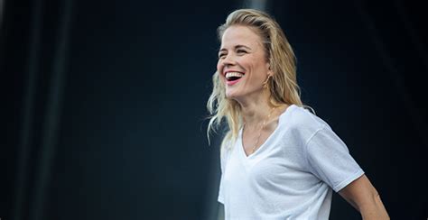 As a member of the common linnets, she finished in second place at the eurovision song contest 2014. Ilse DeLange maakt grote indruk met optreden in Duitse ...