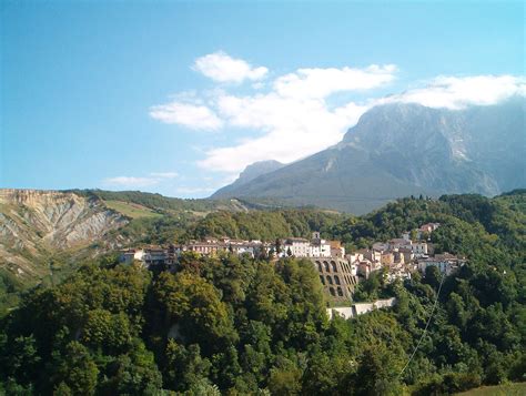Abruzzo region has italy's most beautiful medieval hill towns, europe's largest nature reserve, fine wines, blue flag come and explore the abruzzo region of italy. Castelli, Abruzzo - Wikipedia