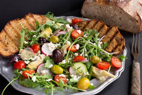 Greek Panzanella Salad With Grilled Garlic Bread
