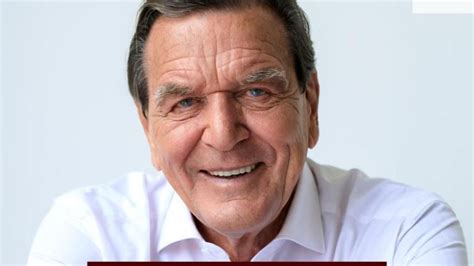 A member of the social democratic party of germany (spd), he led a coalition government of the spd and the greens. Gerhard Schröder als Podcast-Pionier | Politik ...