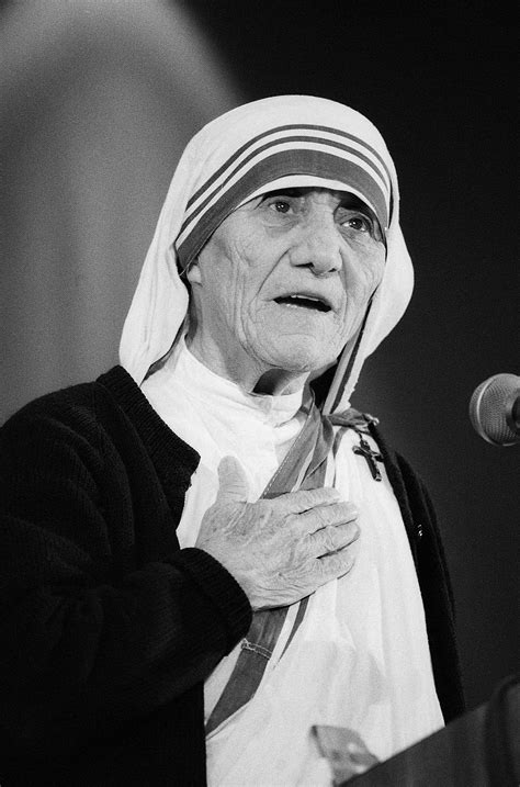 Mother Theresa Picture Mother Teresa Photos Mother Mary Saint Quotes Catholic Catholic