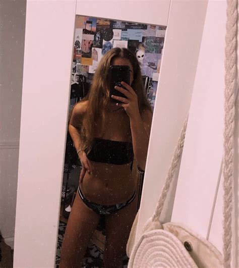 𝓟𝓲𝓷 𝕤𝕒𝕣𝕒𝕙𝕩𝕒𝕚𝕤𝕦𝕟 Swimsuits Bikinis Mirror selfie