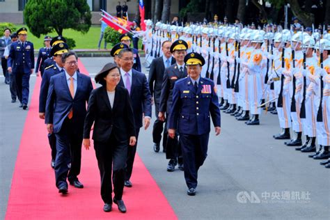 Search for text in self post contents. 警大畢業典禮 蔡總統勉學生當台灣人民英雄 | 政治 | 中央社 CNA