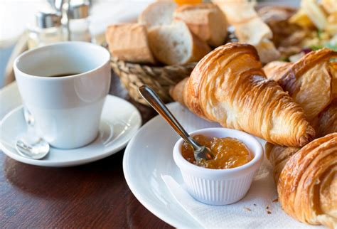 Śniadanie francuskie Co się na nie składa czy jest zdrowe i jak je