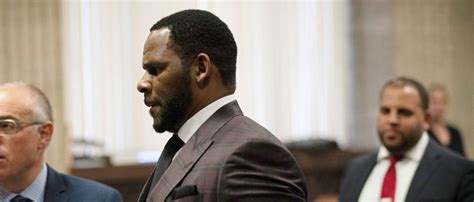 R Kelly Pleads Not Guilty To Federal Charges In Ny Denied Bail The Daily Caller