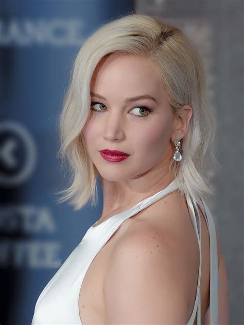 Jennifer lawrence stepped out of the social media shadows, sharing her thoughts and moves with the world after joe biden was announced as the projected winner of the 2020 u.s. Jennifer Lawrence becomes an activist and stops - again ...