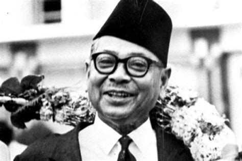 Istiadat pertabalan dan jelajah ydp agong pertama. Biografi Tokoh Dunia: Tunku Abdul Rahman, Bapak ...