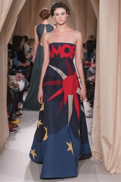 2015 (mmxv) was a common year starting on thursday of the gregorian calendar, the 2015th year of the common era (ce) and anno domini (ad) designations, the 15th year of the 3rd millennium. VALENTINO HAUTE COUTURE SPRING SUMMER 2015 WOMEN'S ...
