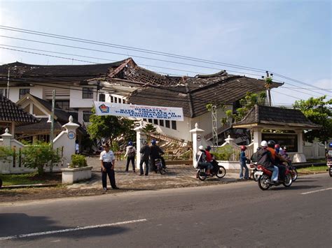 Gempa merapi & gempa 2006 yogyakartaподробнее. Apa Yang Dimaksud Dengan Gempa Dangkal? - the_leader's