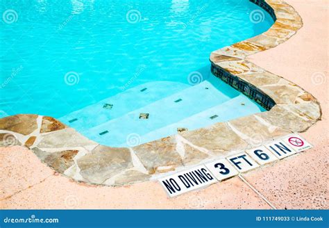No Diving Sign At Edge Of Swimming Pool Stock Image Image Of Edge Play 111749033