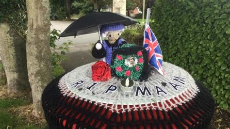 Queen Elizabeth Ii Woolly Postbox Topper Tributes Appear Across England Bbc News