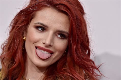 Bella Thorne Claps Back At A Twitter Troll Who Told Her To Shave Her Legs Glamour