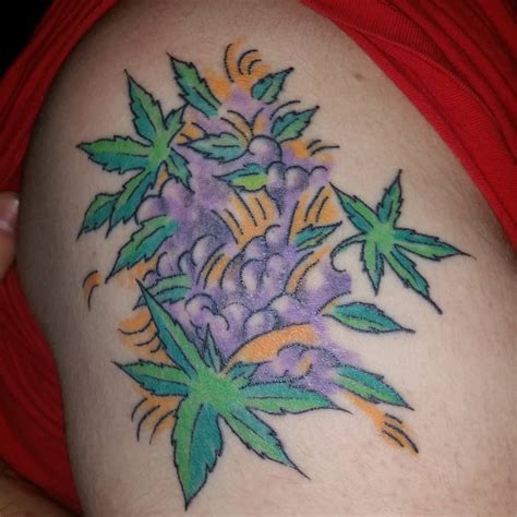 However if you are going to get a stoner pride tattoo we recommend that you go to someone who will. 60+ Hot Weed Tattoo Designs - Legalized Ideas in (2019)