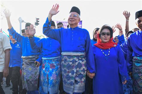 Suruhanjaya pilihan raya (spr) telah menetapkan tarikh pilihan raya umum 14 tahun 2018 pada : Parti-parti Malaysia Namakan Beribu Calon Untuk Pilihan ...