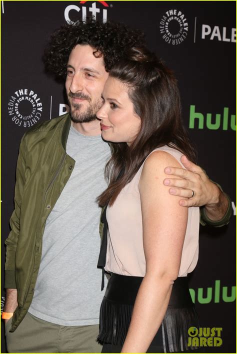 Scandals Katie Lowes Is Pregnant With Her First Child Photo 3897847