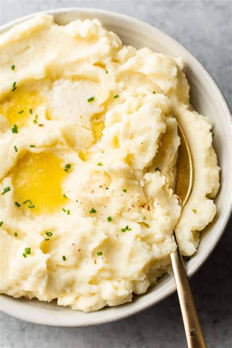 Bring to a boil and simmer until potatoes are tender. Easy Garlic Mashed Potatoes | Recipe in 2020 | Garlic mashed, Roasted garlic mashed potatoes ...