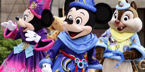 Disney World Staff Members Reveal Their Darkest Secrets