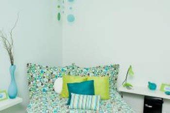 Traditional ideas of hanging pictures may not work since the angle that you'd be viewing at would likely distort the image. How to Decorate a Bedroom Behind a Corner Bed | Home Guides | SF Gate