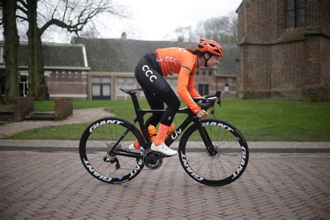 Marianne vos recently closed out her impressive season at the taiwan kom challenge, finishing as explained in the video, vos has the choice of an aero bike (envi), but spends more time on liv's. Marianne Vos' EnviLiv Aero Road Bike | Liv Cycling ...