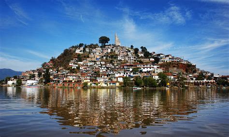 Isla de janitzio is the main island of lake pátzcuaro in the state of michoacán, mexico. Isla de Janitzio - Michoacán | Janitzio, Lago de patzcuaro ...