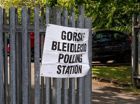 Republican wyoming governor mark gordon signed house bill 75 into law tuesday that requires wyoming voters to present a valid id before casting a vote. Bilingual Polling Station Signage Stock Image - Image of ...