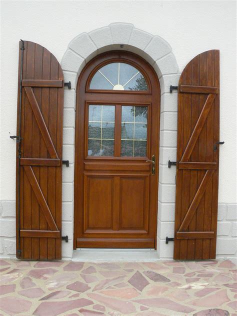 Le plus vaste catalogue de boiseries, volets et portes anciennes en vente par les antiquaires professionnels. Volets bois Sommaire Ateliers MGB