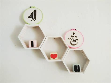 Hiasan ini dibuat dengan kertas tebal ukuran f4, benang. Ide Kreatif Hiasan Dinding Hexagonal | Hiasan, Dinding ...