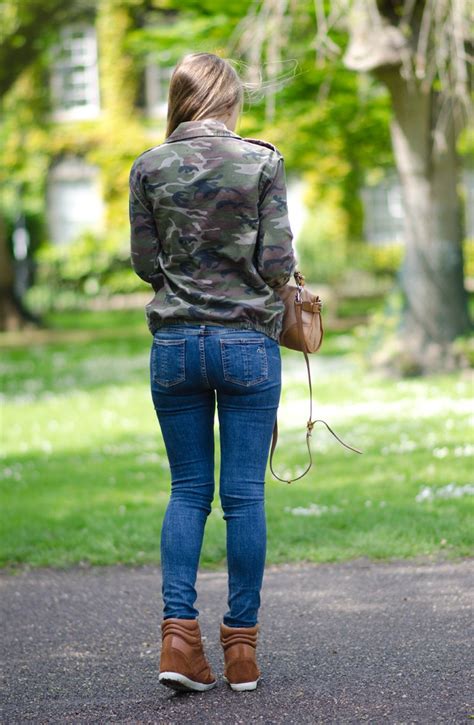 Skinny Girls Ass In Jeans