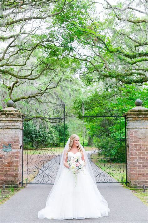 Weitere ideen zu charleston kleid, charleston, kostüm. Charleston Bride with Tulle Ballgown and Long Veil | Dana ...