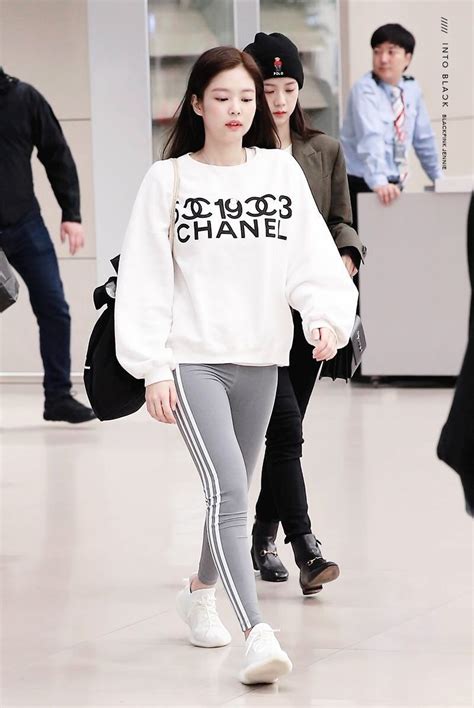 Could she get anymore cute? Pin by Lulamulala on Blackpink Jennie | Blackpink fashion ...