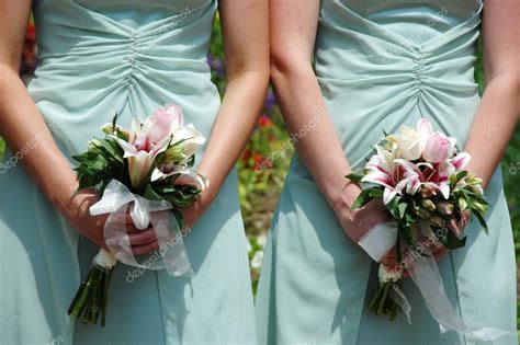Bridesmaids Holding Bouquets — Stock Photo © Carlosphotos 12843584
