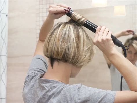 Easy Steps To Curl Your Short Hair With A Curling Iron