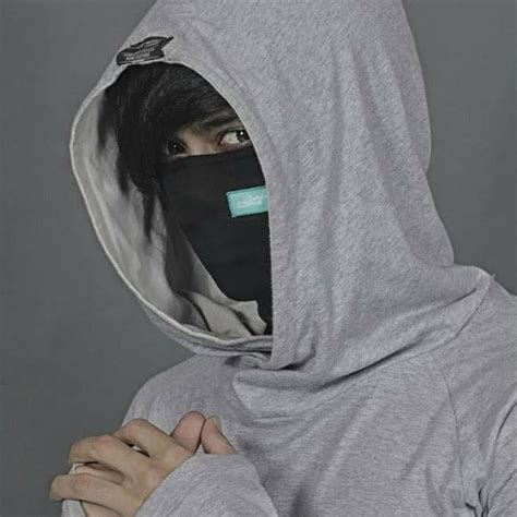 Gambar anime keren cowok pake masker. Foto Cowok Keren Pakai Masker