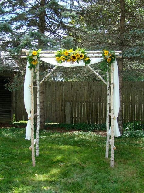 Arches and arbors aren't the only ways to decorate your wedding altar—garlands, rugs, neon signs, and even balloons will all give. Pinterest: Discover and save creative ideas