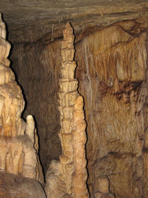 Travertine Flowstone Covered Stalagmite In Great Onyx Cave Flickr