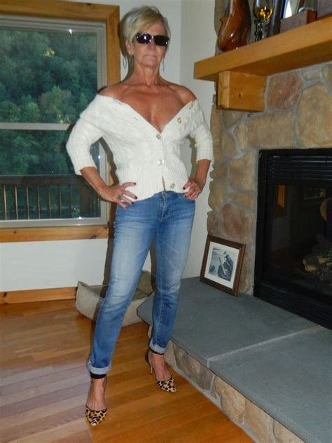 Victoria Shy Sexy Us Gilf With Great Legs Photo