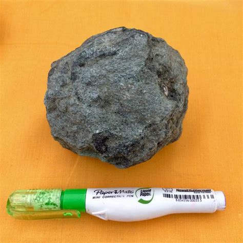 Tanah, pasir (silika), dan batuan yang terkena efek petir akan mengalami perubahan yang sangat cepat, misalnya penguapan air sampai pencairan dan penyatuan partikel secara parsial. PUSAT RAWATAN ISLAM DAN ALTERNATIF WALINUR SYIFA / WALINUR ...