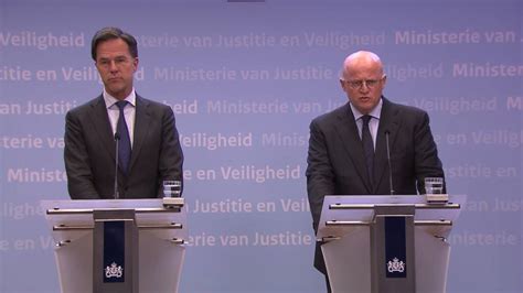 From pers +‎ conferentie, probably a calque of english press conference. Rutte: vlaggen op overheidsgebouwen vandaag halfstok | NOS