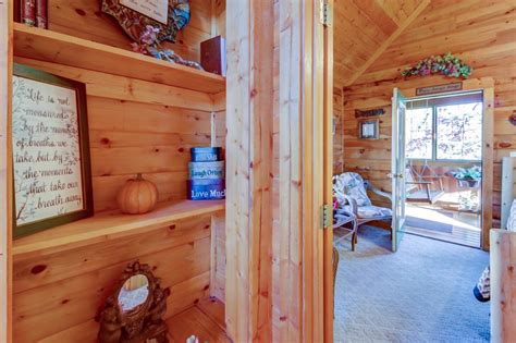 636 chickasaw gap way, pigeon forge $769,900. Arrowhead Log Cabin Resort: Cuddly Bear Hideaway Cabin in ...
