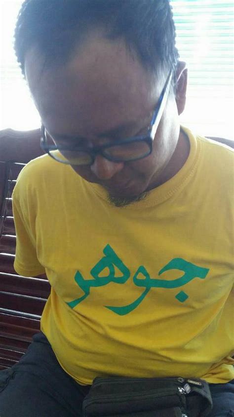 Jika anda menggunakan filem penapis haba berkualiti rendah kadangkala, calar filem berpunca akibat geseran pada getah disebabkan proses menaikkan dan menurunkan tingkap kuasa. LELAKI MELAYU Tunjuk Isyarat Lucah dan Penumbuk Kepada ...