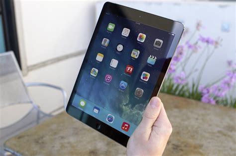 Ipad air 4 design and display. iPad 4 vs iPad Air (2020): Same Screen Size, Lighter Build ...
