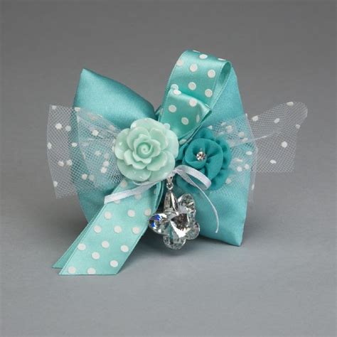 Articoli magici e interessanti che non puoi trovare altrove. Ciondolo farfalla con cuscino in raso color verde tiffany ...