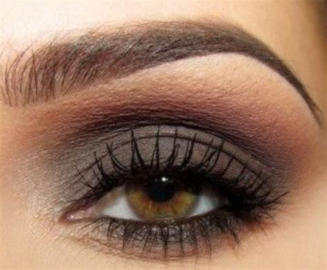 You may not think so with all the color choices out there, but sticking to a few ground rules will make this process less confusing and overwhelming. Grey and soft brown smokey eye #makeup | Makeup for hazel ...