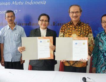 Ideologi fasisme merupakan sebuah paham yang tidak memiliki hak individualis dan bertindak sesuai dengan tujuan pemimpin, berikut pembahasan lengkapnya. PENANDATANGANAN NOTA KESEPAHAMAN KERJASAMA UNIVERSITAS ...