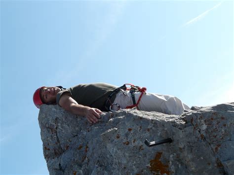 Gambar Batu Orang Petualangan Manusia Alpine Beristirahat