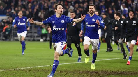 Dennoch sei das training am montag vorsichtshalber abgesagt worden. DFB-Pokal: FC Schalke 04 dreht Partie gegen Hertha BSC und ...