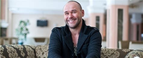 Открыть страницу «максим аверин» на facebook. Максим Аверин отметил свои 40 лет в гей-клубе